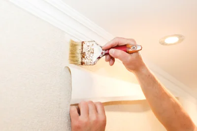 Pose de papier peint au Trévoux — revêtements muraux et toiles de verre